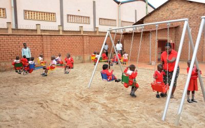 Altalene, scivoli e giostrine per i bambini della BCK Nursery